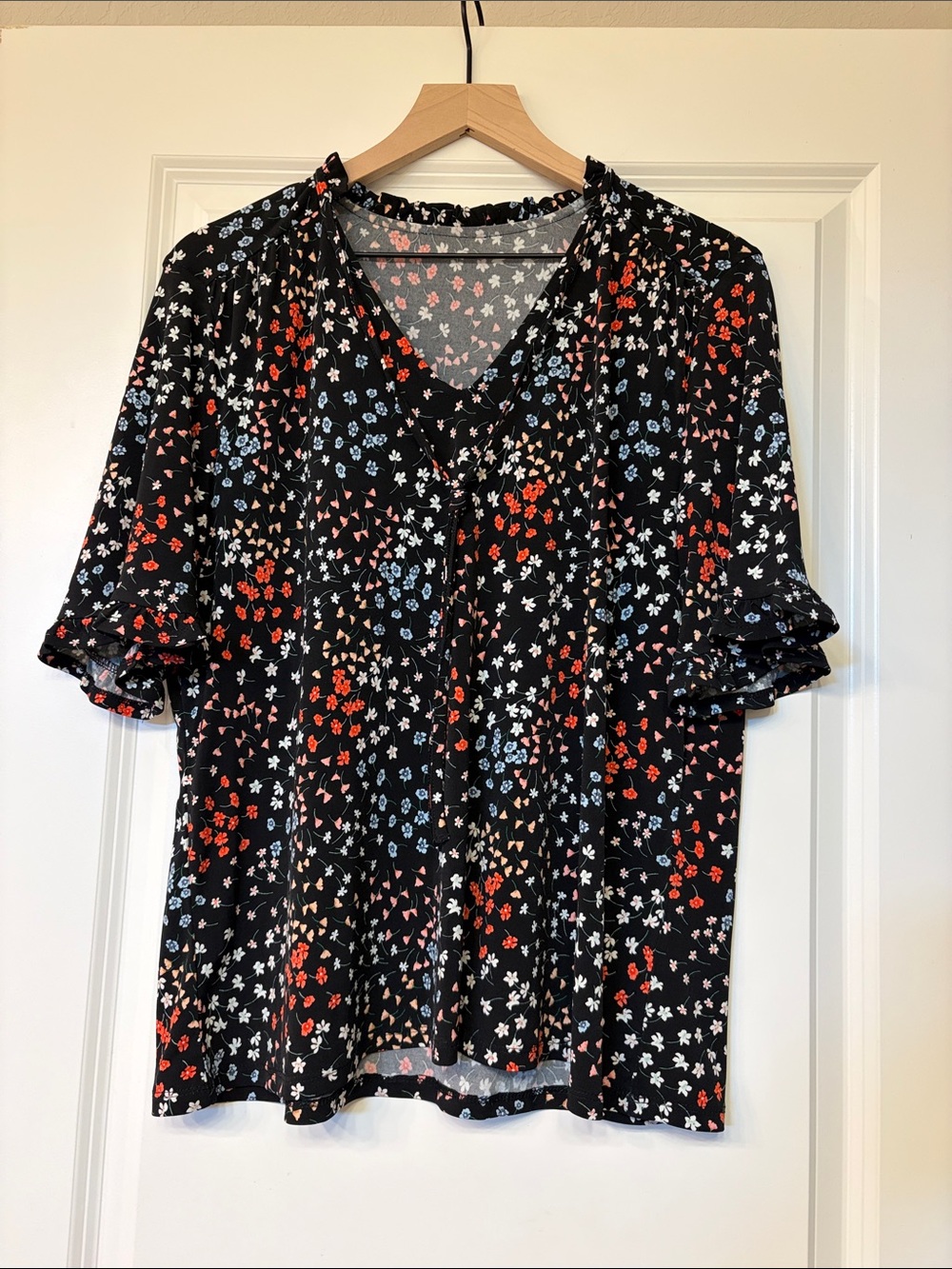 Black Floral V-Neck Short Sleeve Blouse